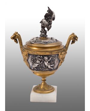 Coppa/Centrotavola antica in bronzo dorato e argento su base di alabastro. Francia XIX secolo.