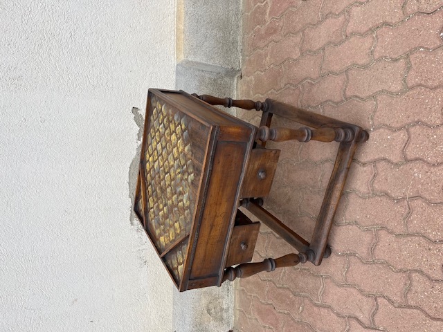 Tavolino da calzolaio ciabattino con cassetti Tavolino da calzolaio ciabattino con cassetti