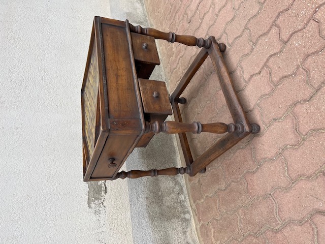 Tavolino da calzolaio ciabattino con cassetti Tavolino da calzolaio ciabattino con cassetti
