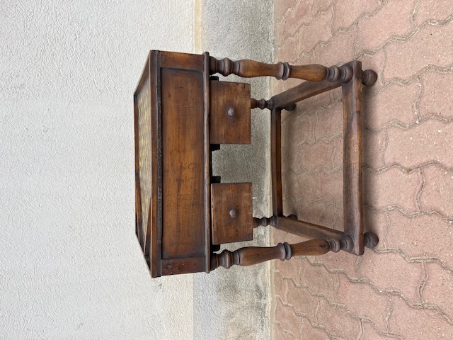 Tavolino da calzolaio ciabattino con cassetti Tavolino da calzolaio ciabattino con cassetti