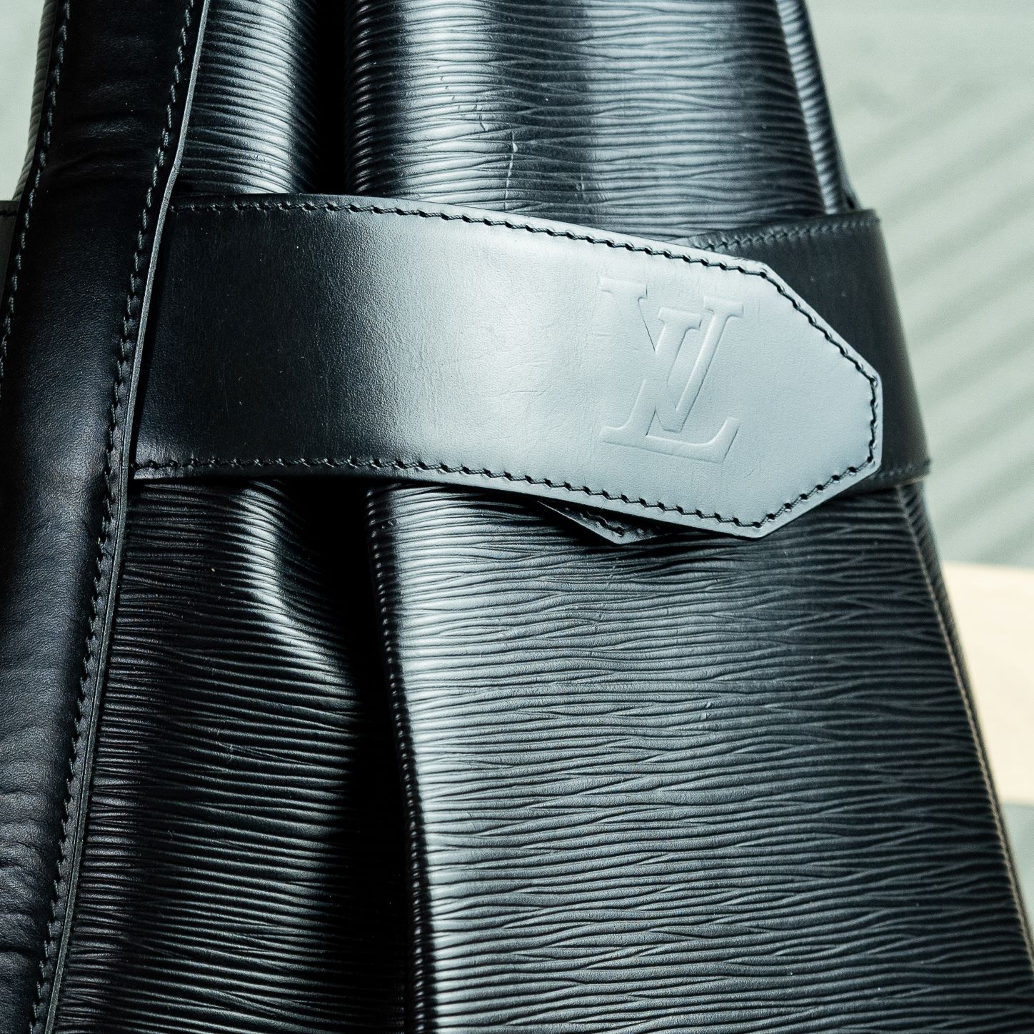 RvceShops Revival  Borsa Louis Vuitton Lockit in pelle Epi nera
