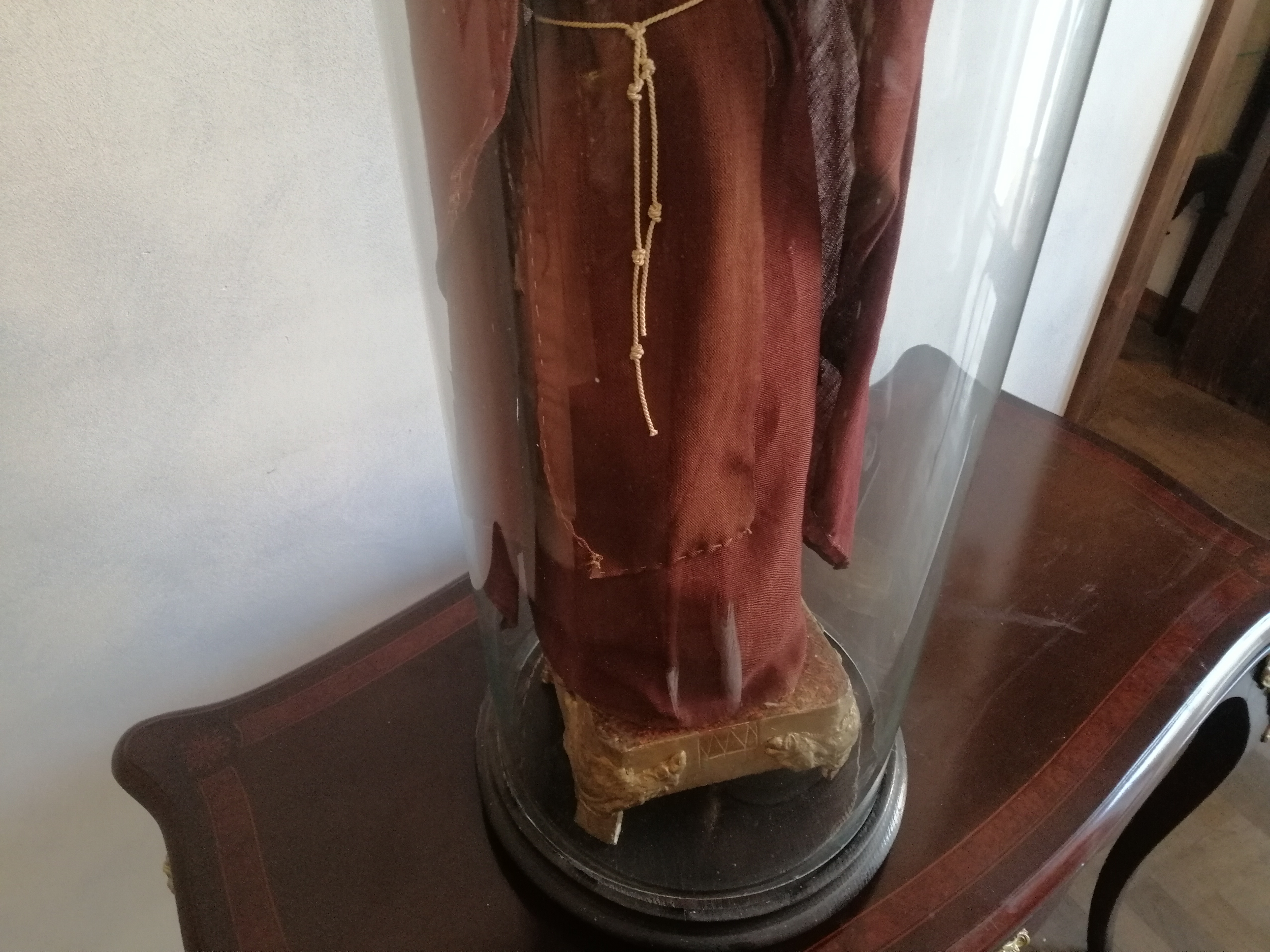 Statua in campana di vetro di San Ciro