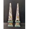 Raffinata coppia di obelischi in marmo con fregi in bronzo dorato - H 50 cm - Venezia 