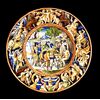 Coppia di piatti  in maiolica stile Urbino con personaggi sulla tesa e decoro istoriato nel cavetto.Manifattura Molaroni,Pesaro.