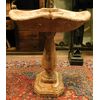 DARS571 - Acquasantiera in marmo rosa, epoca '800, cm L 90 x H 100 x P 60