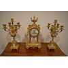 Tris composto da orologio e 2 candelabri a 5 fiamme in bronzo dorato francese del 1800