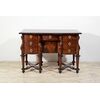  Bureau Mazzarina impiallacciata in legno di viola, Torino, primi anni XVIII secolo
