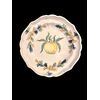 Piatto in maiolica fondo con racemi vegetali sulla tesa e frutto nel cavetto.Pavia.