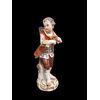 Statuina in porcellana con figura maschile con cesto.Meissen.