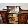 Credenza inglese vittoriana in radica  a due ante con parte centrale a giorno .
