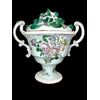 Vaso porta essenze biansato in maiolica con coperchio traforato e foglie in rilievo.Decoro alla rosa.Manifattura di Geminiano Cozzi.Venezia
