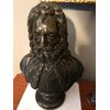 Busto di bronzo di un cavaliere con la croce di Malta