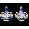 Coppia di fiasche in maiolica a decoro istoriato con prese a mascheroni.Manifattura Battaglia.Napoli.