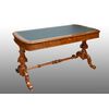 Scrittoio antico Vittoriano in radica di noce con piano in pelle cesellata con oro 24Kt. Inghilterra XIX secolo.