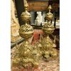  AL307 - Coppia di alari scolpiti, misure cm L 25 x H 55 x P 65 