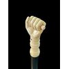 Bastone con pomolo in avorio a forma di mano che stringe un sigillo.