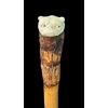 Bastone con parte superiore in avorio raffigurante cane bulldog nascosto.