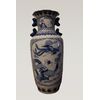 Antico vaso cinese in porcellana bianca con decori blu del 1800