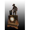 Orologio da tavolo francese del 1800 in marmo con scultura in bronzo e fregi