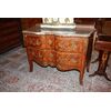 Superbo cassettone di inizio 1800 Francese stile Luigi XV in bois de rose con marmo e ricche applicazioni in bronzo dorato