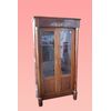 Vetrina francese stile Impero del 1800 in mogano con applicazioni in bronzo e colonne