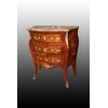 Comoncino Francese stile Luigi XV riccamente intarsiato del 1800 con bronzi e marmo