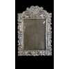 Cornice in argento sbalzato con motivi rocaille.