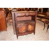 Credenza provenzale del 1700 in legno di noce e radica di noce con 2 ante e vano a giorno impreziosita di intagli