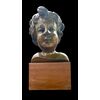 Busto di bambino in legno intagliato e dorato a mecca.