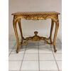 Tavolino lombardo in legno intagliato e dorato . XIX secolo 