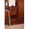 Piccolo cabinet vetrina inglese della seconda metà del 1800 stile Vittoriano in legno di mogano