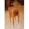 Mobiletto comodino francese stile Luigi XVI del 1800 in legno di noce con serrandina
