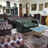 Divani, poltrone e poggiapiedi chesterfield inglesi originali nuovi e vintage 