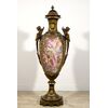 Monumentale vaso in porcellana policroma di Sèvres montato in bronzo dorato, Francia, fine XIX secolo