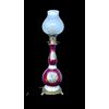 Lampada in porcellana con decoro floreale.