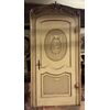 ptl263  porta laccata con rilievi e centina scolpita, mis. h cm 252 x 125 max
