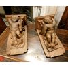 dars327 pair of wooden shelves with sculpted putti: 29 x 25 cm top, h cm 47 tot     
