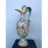Vaso-versatoio in maiolica decorato a raffaellesche e busto di soldato.Urbino.