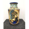 Vaso in maiolica  decorato a raffaellesche con medaglione raffigurante guerriero.Manifattura di Bernardino Pepi.Siena.