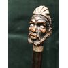 Bastone con pomolo in legno raffigurante figura maschile africana.Italia