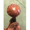 bastone sedia da cacciatore con pomolo in legno e struttura in metallo e cuoio.