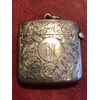 Scatolina portafiammiferi in argento a decoro rocaille con iniziali NV.Inghilterra.