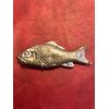 Scatolina portafiammiferi in ottone argentato a forma di pesce.