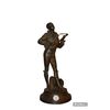 Piccola scultura francese in bronzo del 1800 raffigurante Pierrot con Chitarra