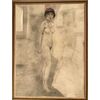 Nudo femminile in piedi con cappellino