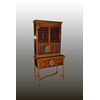 Vetrinetta inglese stile Sheraton del 1700 con bellissime pitture e decorazioni