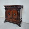 Credenza o credenzina rinascimentale in noce 