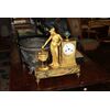 Orologio da tavolo francese del 1800 Impero in bronzo dorato Raffigurante Ipazia