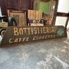 Antica grande insegna metallo dipinta “ Bottiglieria “ fine 800 . in ferro. Mis 270 x 57 