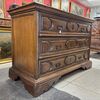 Antico Canterano – cassettone  Emiliano  Bolognese XVII sec . Cassetti bugnati . noce . Mis 143 x 60 . h 95